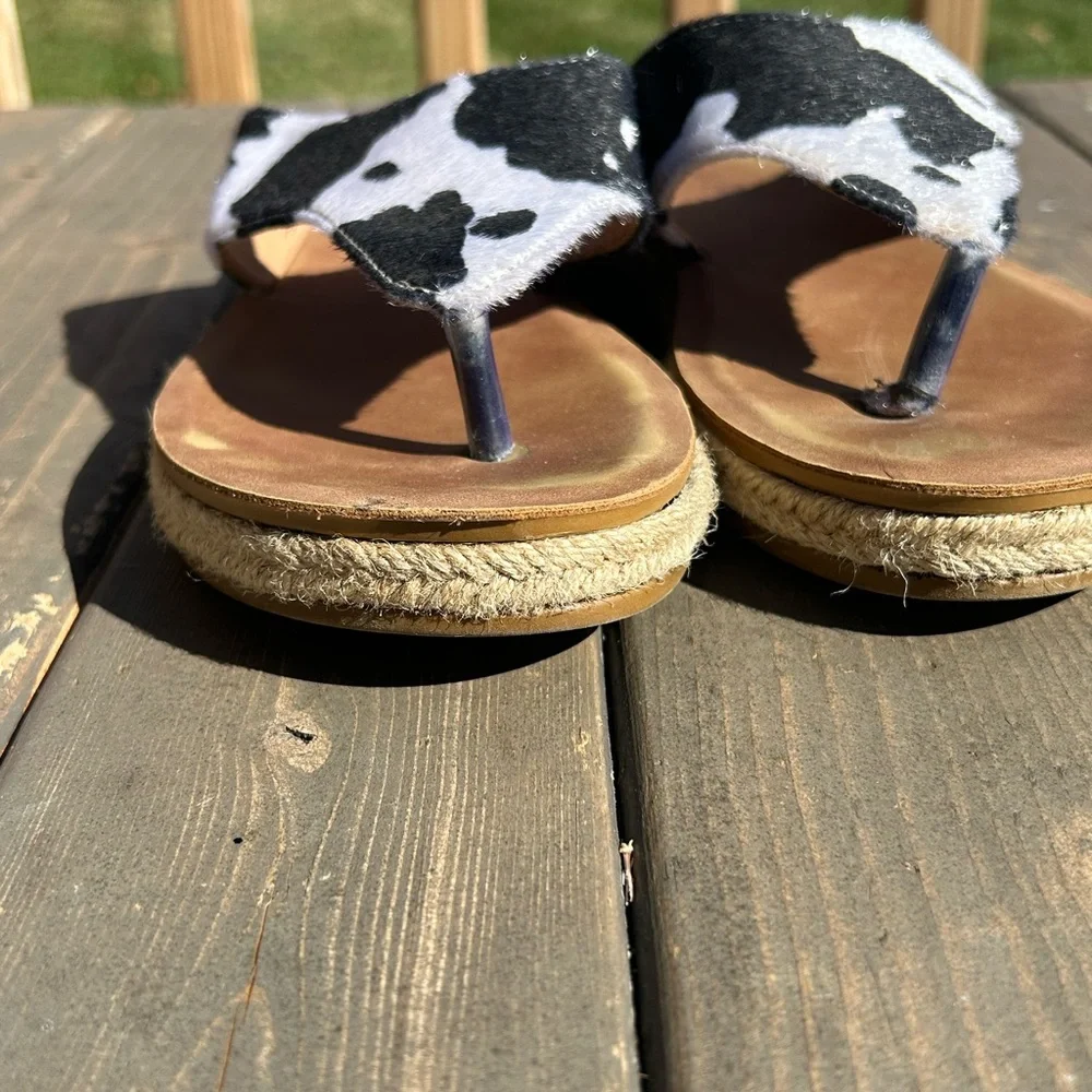 Women’s Charlie Paige Cow Print Sandals Flip‎ Flops Size 7